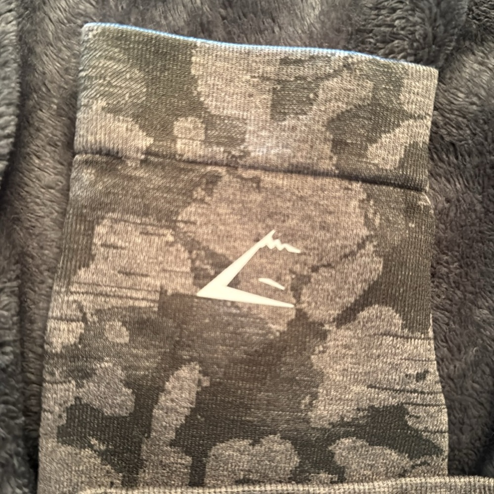 Gymshark Green Camo Leggings - Picture 4 of 6